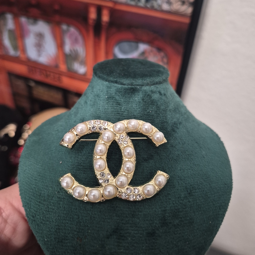 CHANEL Gold and Pearl Brooch